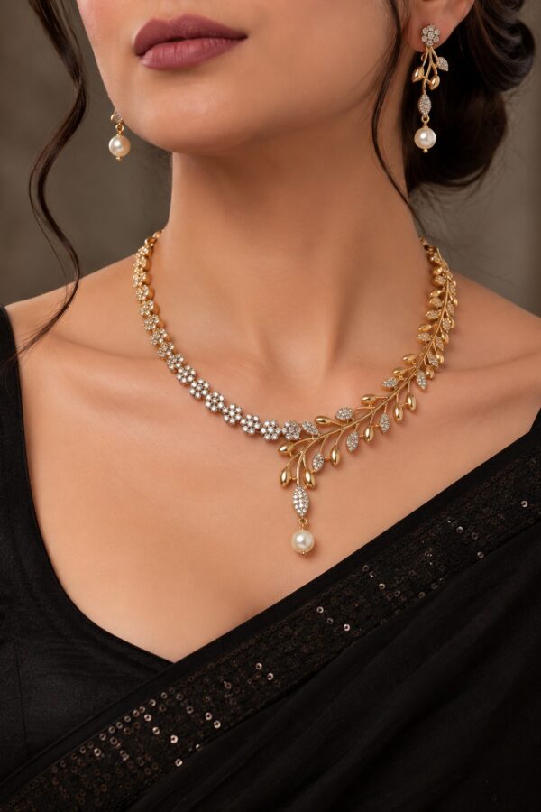 White Stone Leaf Pearl Necklace Set
